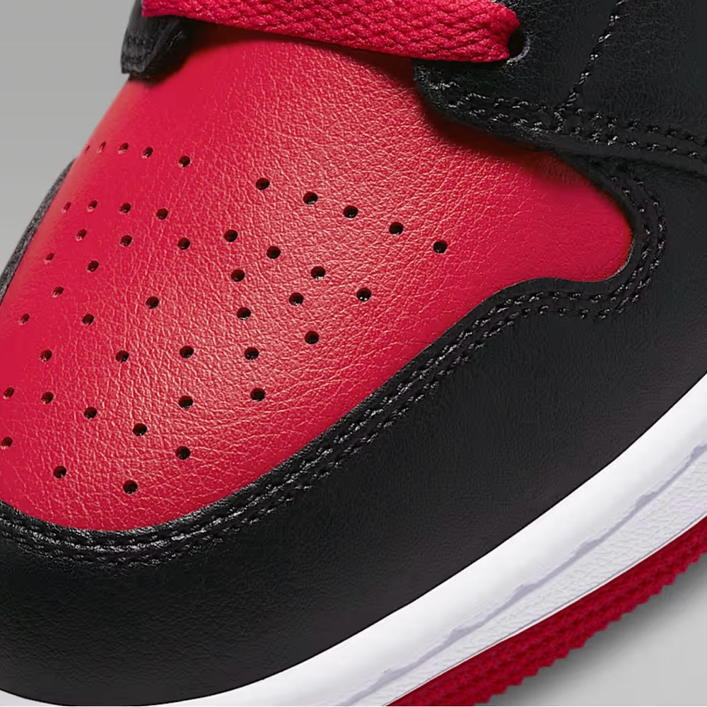 Nike Red and White Women's Sneakers - Picture 2 of 8